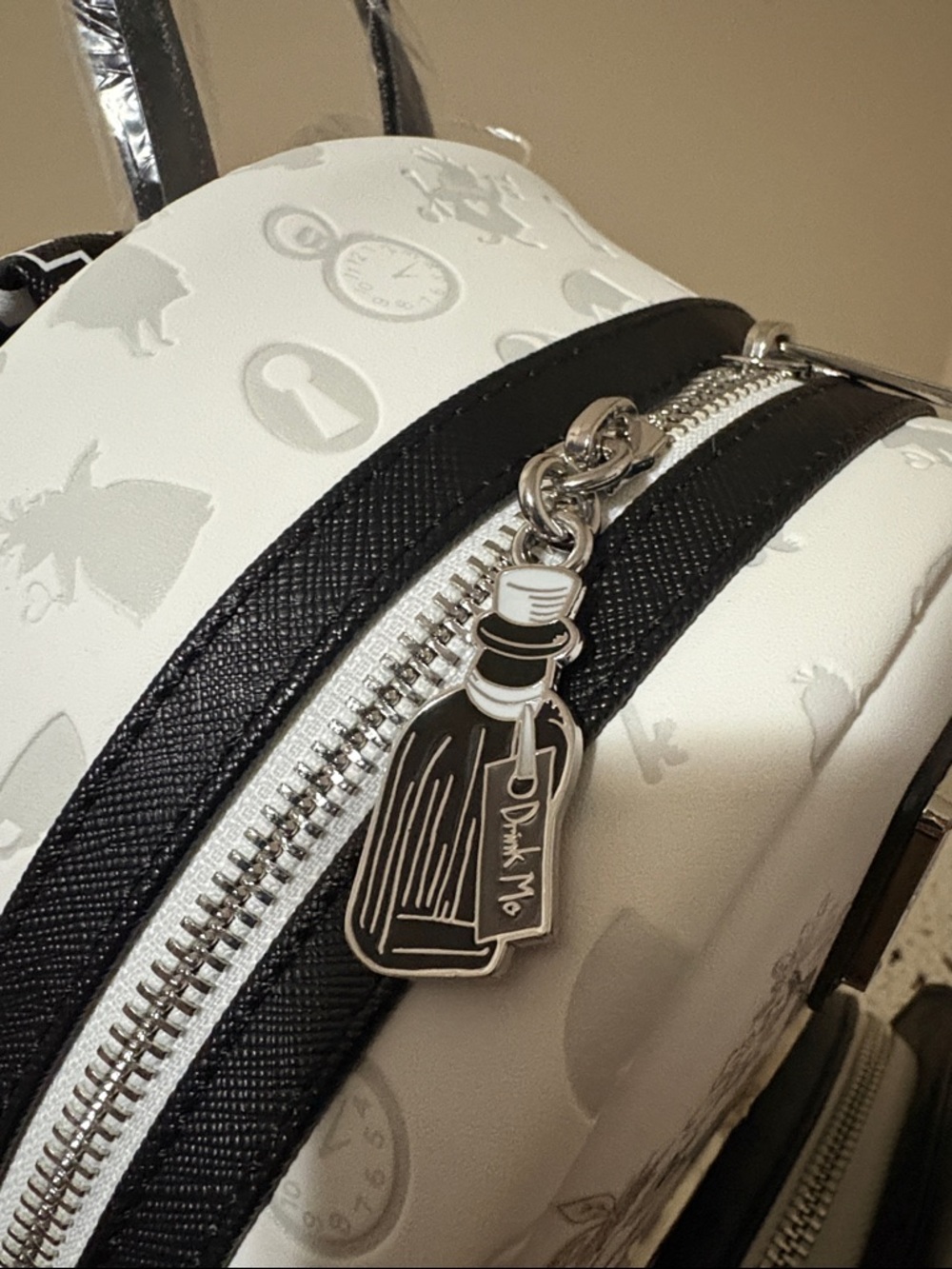 Loungefly Disney Alice in Wonderland Black & White Sketch Bag NWT - Picture 8 of 8
